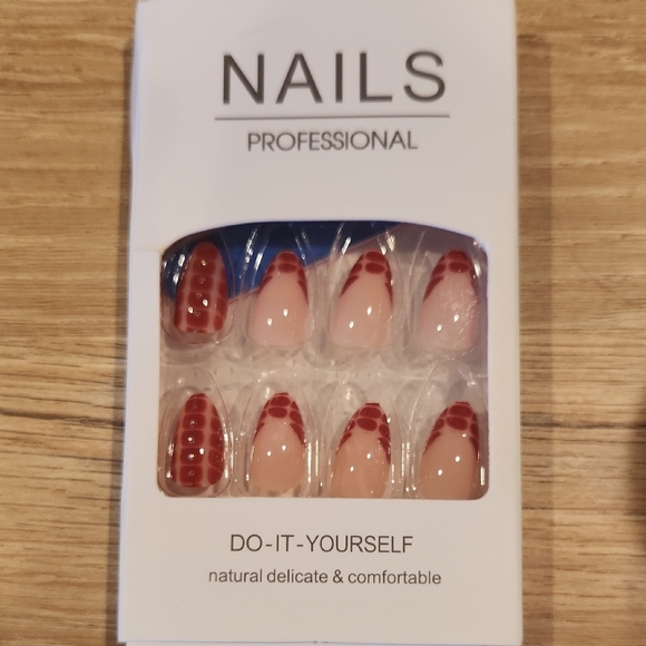 Stylish SHEIN Press-On Nails - Picture 3 of 5